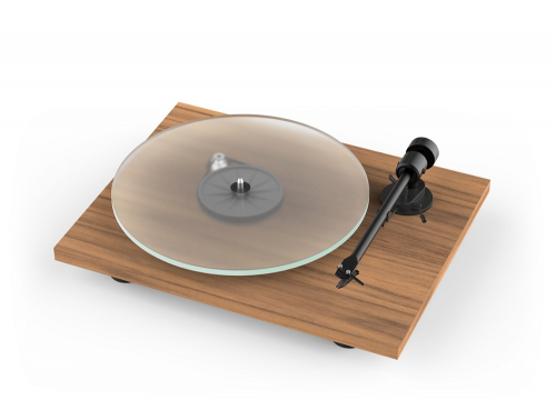 Pro-Ject T1 vinylspelare med OM5e-pickup, valnt i gruppen Vinyl / Vinylspelare hos Ljudfokus.se (10203000032WA)