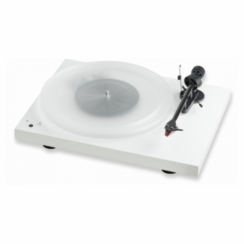 Pro-Ject Debut Carbon Record Master Hi-Res med Ortofon 2M Red, pianovit UTFRSLJNING i gruppen Kampanj / Fyndhrnan hos Ljudfokus.se (10203000084W)