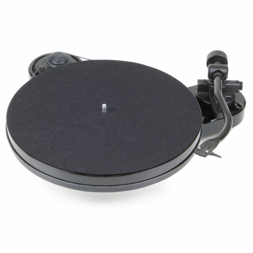 Pro-Ject RPM-1 Carbon vinylspelare, pianosvart utan pickup i gruppen Vinyl / Vinylspelare hos Ljudfokus.se (10203000095B)