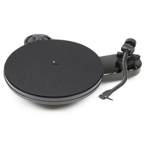 Pro-Ject RPM-3 Carbon vinylspelare, pianosvart utan pickup i gruppen Vinyl / Vinylspelare hos Ljudfokus.se (10203000101B)