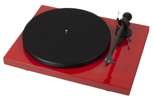 Pro-Ject Debut Carbon DC Phono USB med OM10, rd i gruppen Vinyl / Vinylspelare hos Ljudfokus.se (10203000240R)