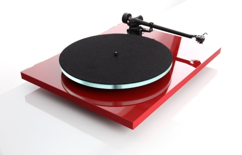 Rega Planar 3 vinylspelare med frmonterad Elys MM-pickup, pianord i gruppen Vinyl / Vinylspelare hos Ljudfokus.se (291PLANAR3ELYSR)