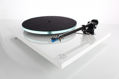 Rega Planar 3 vinylspelare med frmonterad Elys MM-pickup, pianovit i gruppen Vinyl / Vinylspelare hos Ljudfokus.se (291PLANAR3ELYSW)