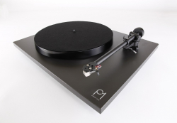 Rega Planar 1 Carbon Plus vinylspelare med RIAA-steg, mattsvart