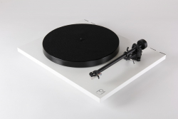 Rega Planar 1 Carbon Plus vinylspelare med RIAA-steg, mattvit