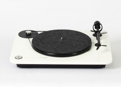 Elipson Chroma 400 vinylspelare med RIAA-steg, pianovit