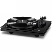 Music Hall MMF 3.3 vinylspelare med Ortofon 2M Red, pianosvart