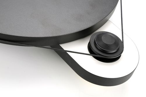 Pro-Ject Elemental vinylspelare med OM5e-pickup, vit/svart