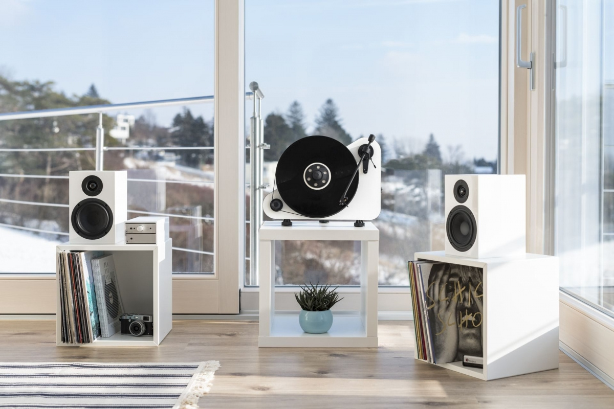 Pro-Ject VT-E BT vertikal vinylspelare med pickup & Bluetooth, vit
