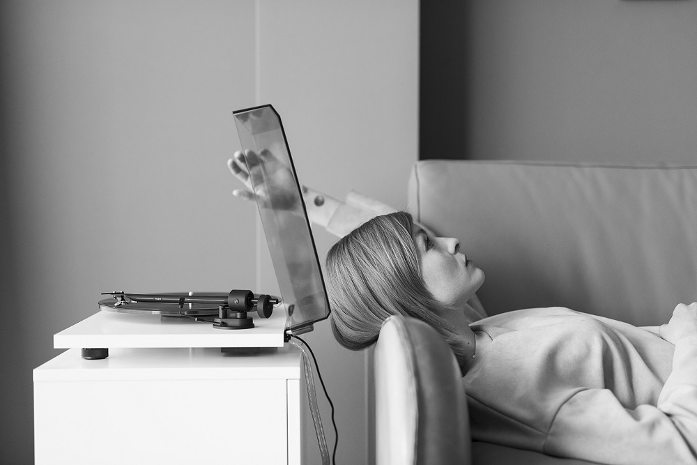 Pro-Ject T1 Phono SB vinylspelare med OM5e-pickup, vit