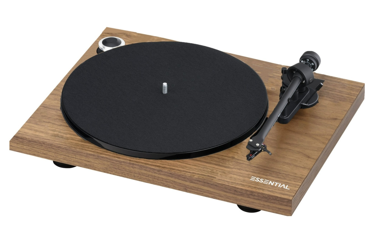 Pro-Ject Essential III skivspelare med OM10, valnöt