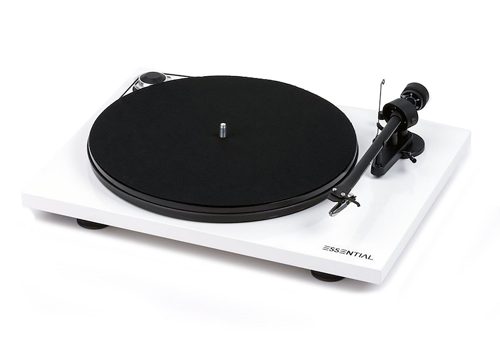 Pro-Ject Essential III skivspelare med OM10, pianovit UTFÖRSÄLJNING