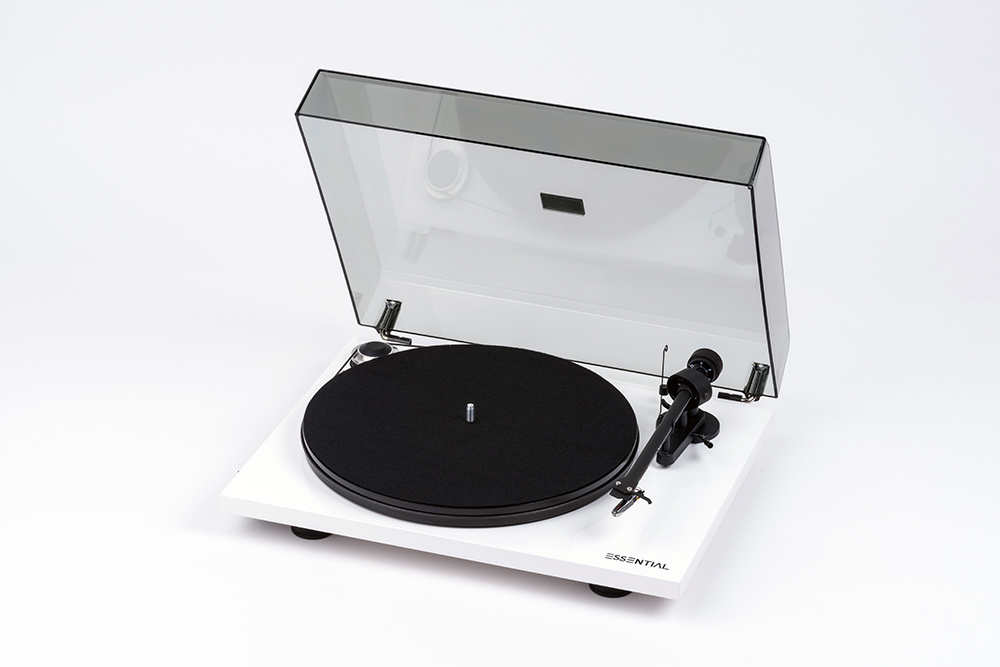 Pro-Ject Essential III skivspelare med OM10, pianovit UTFÖRSÄLJNING