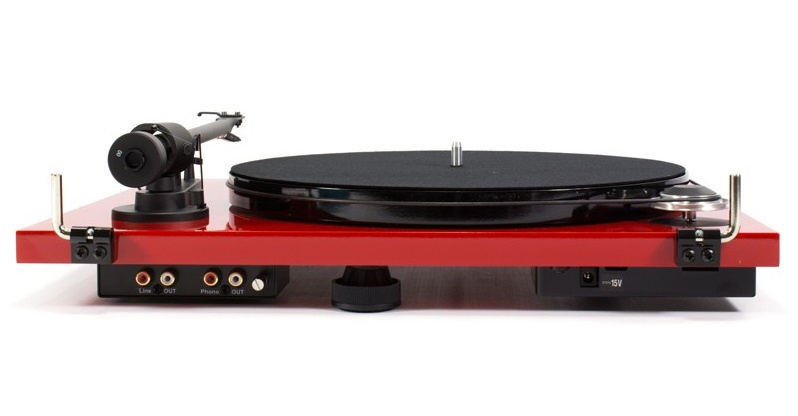 Pro-Ject Essential III BT skivspelare med OM10 & RIAA-steg, pianoröd