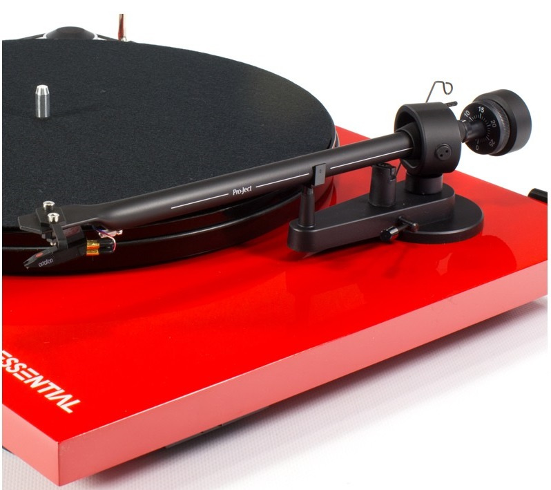 Pro-Ject Essential III BT skivspelare med OM10 & RIAA-steg, pianoröd