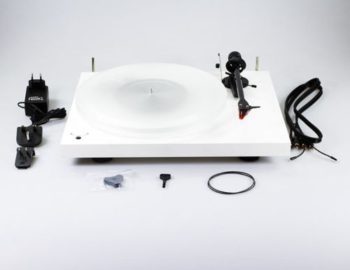 Pro-Ject Debut Carbon Esprit DC SpeedBox, pianovit skivspelare med 2M Red