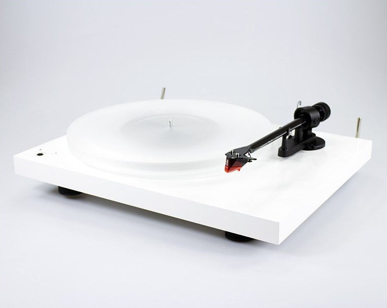 Pro-Ject Debut Carbon Esprit DC SpeedBox, pianovit skivspelare med 2M Red