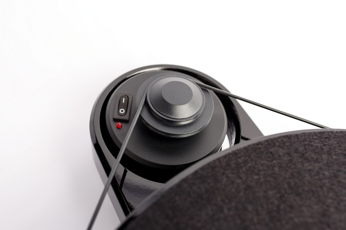 Pro-Ject RPM-1 Carbon vinylspelare, pianosvart utan pickup