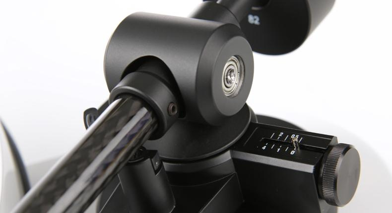 Pro-Ject RPM-1 Carbon vinylspelare, pianovit utan pickup