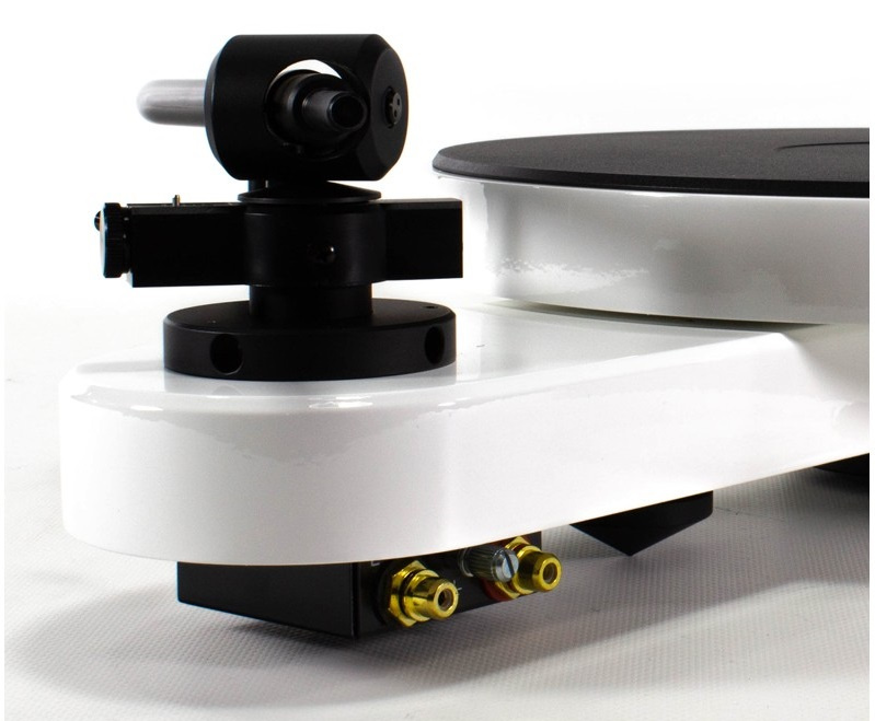 Pro-Ject RPM-3 Carbon vinylspelare, pianovit utan pickup