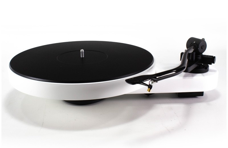 Pro-Ject RPM-3 Carbon vinylspelare, pianovit utan pickup