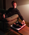 Pro-Ject Debut Carbon EVO vinylspelare med Ortofon 2M Red pickup, pianolackad svart