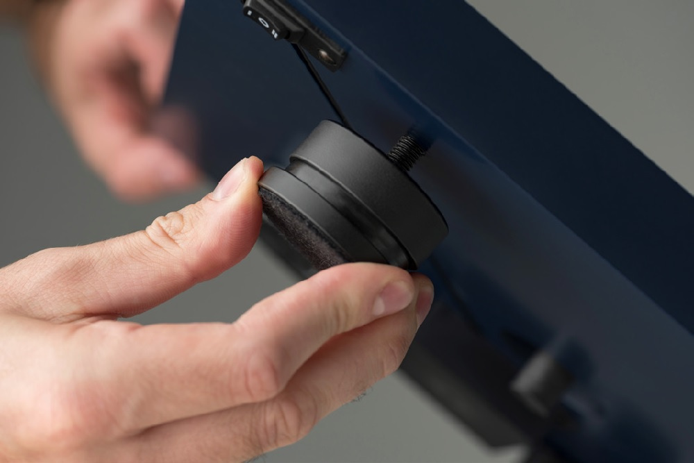Pro-Ject Debut Carbon EVO vinylspelare med Ortofon 2M Red pickup, mattsvart