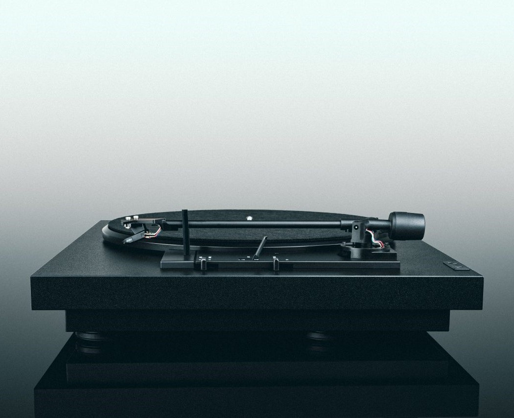 Pro-Ject A1 helautomatisk vinylspelare med Ortofon OM10, svart