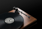Pro-Ject E1 Phono vinylspelare med Ortofon OM5e-pickup, valnt