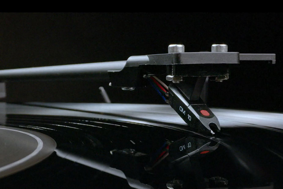 Pro-Ject A1 helautomatisk vinylspelare med Ortofon OM10, vit