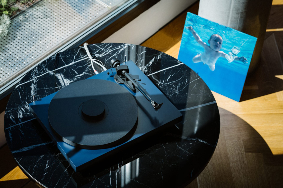 Pro-Ject Debut EVO 2 vinylspelare med Pick-It MM EVO-pickup, mattblå