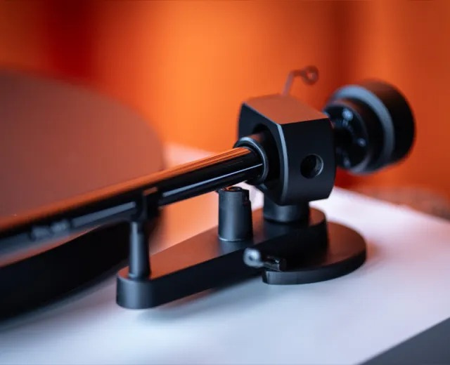 Pro-Ject Debut EVO 2 vinylspelare med Pick-It MM EVO-pickup, mattvit