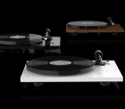 Pro-Ject E1 vinylspelare med Audio Technica AT3600L-pickup, pianosvart