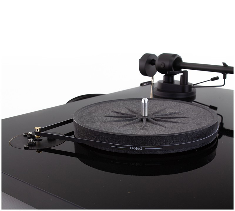Pro-Ject E1 vinylspelare med Audio Technica AT3600L-pickup, pianosvart