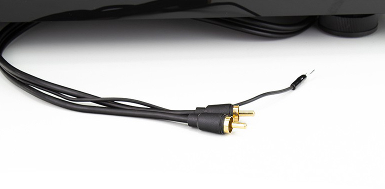 Pro-Ject E1 vinylspelare med Audio Technica AT3600L-pickup, pianosvart