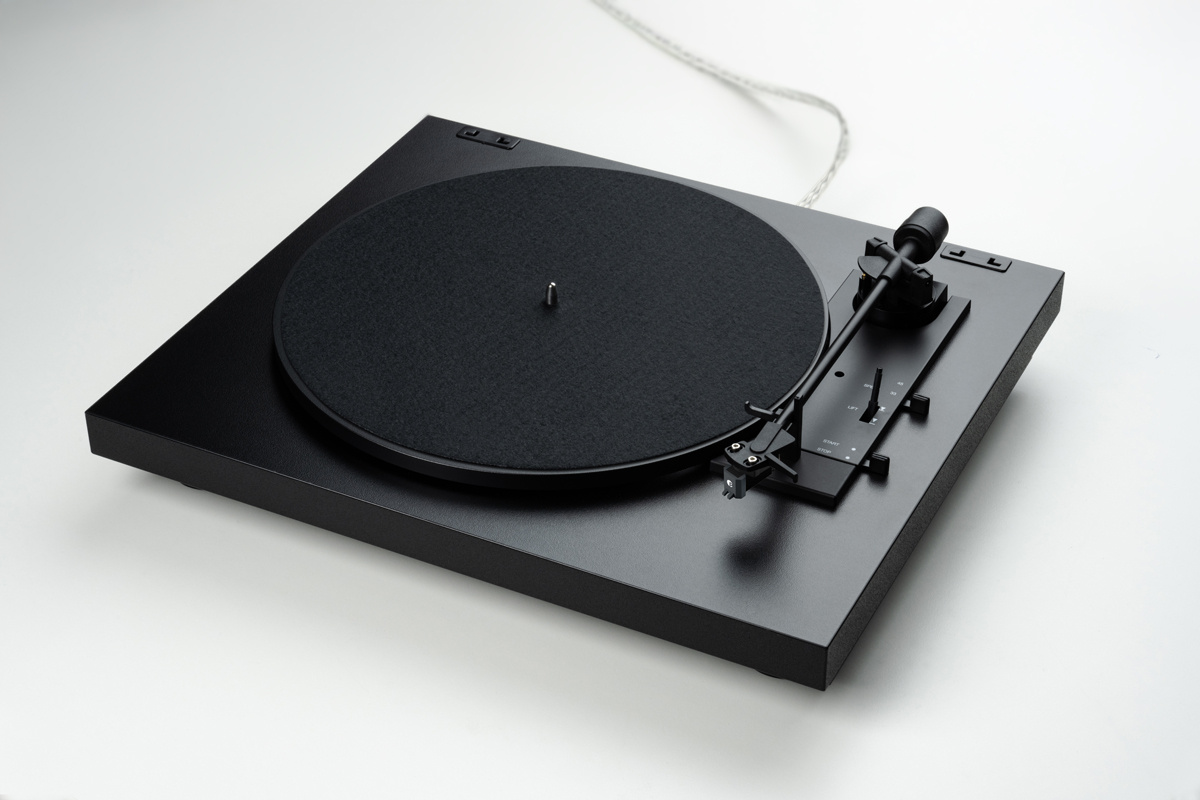 Pro-Ject A1.2 helautomatisk skivspelare med Pick-It MM E, svart