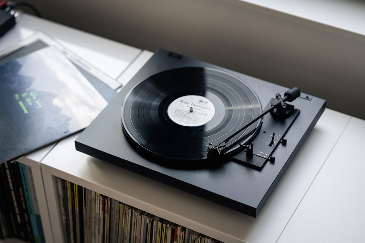 Pro-Ject A1.2 helautomatisk skivspelare med Pick-It MM E, svart