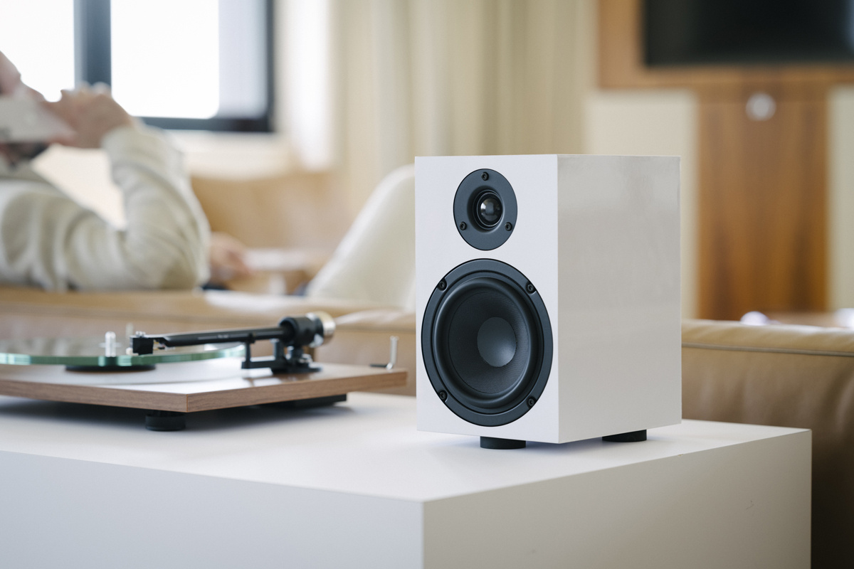 Pro-Ject Speaker Box 5E stativhögtalare, vitt par