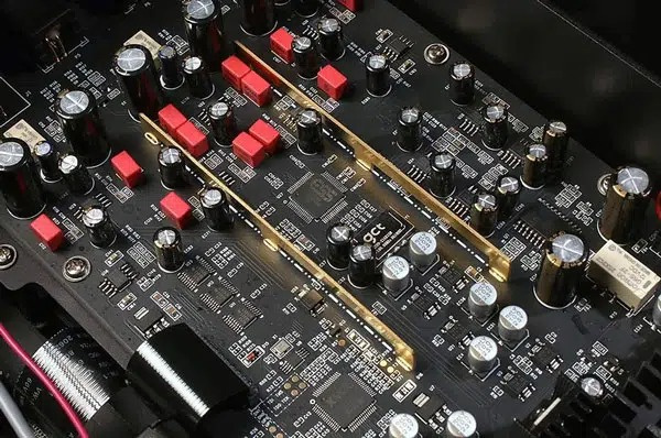 Magnetar UDP900 Ultra HD BluRay-spelare med SACD och XLR