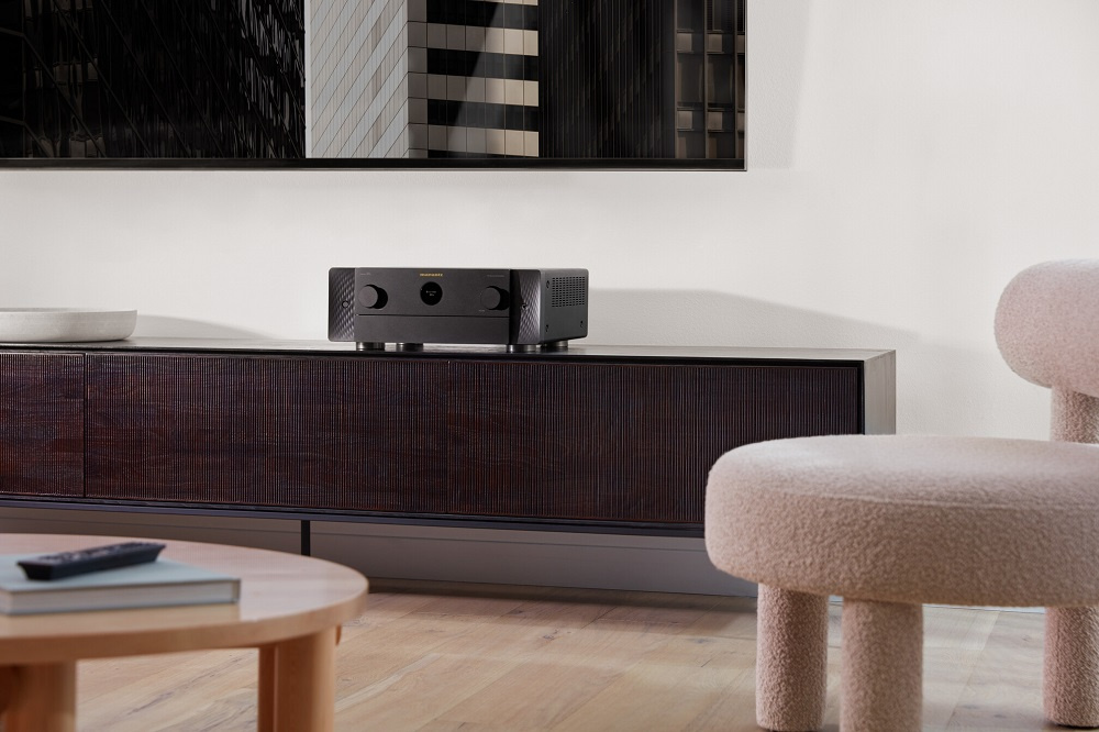 Marantz Cinema 50 hemmabioförstärkare med Dolby Atmos & HEOS, svart