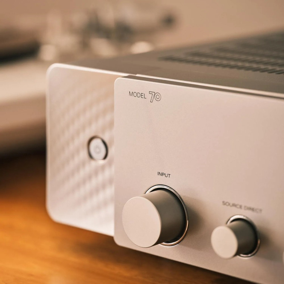 Marantz Model 70 stereoförstärkare med HDAM-kretsar, DAC & HDMI, silver/guld
