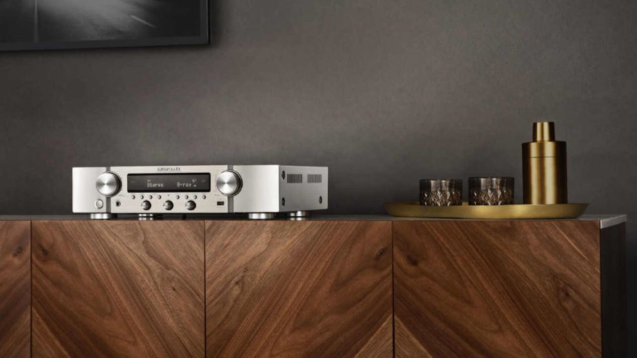 Marantz NR1200 stereoförstärkare med nätverk, Bluetooth, RIAA-steg & radio, silver