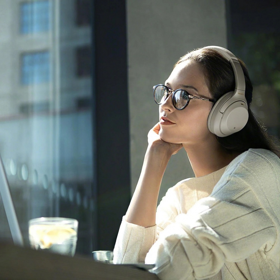 Sony WH-1000XM3 over-ear hörlurar med brusreducering, silver/guld