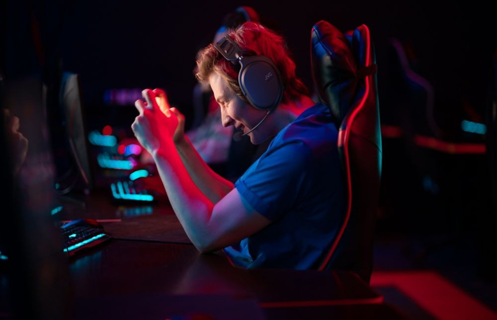 JVC GG-01W trådlös gaming over-ear hörlur, svart