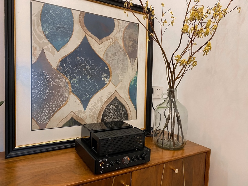 TAGA Harmony HTA-25B rörbestyckad stereoförstärkare med Bluetooth, svart