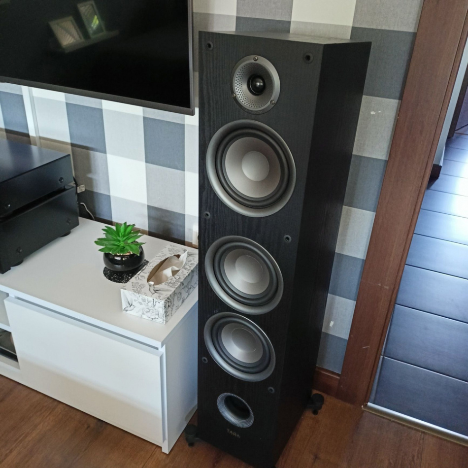 Taga Harmony TAV-607F golvhögtalare, svart par