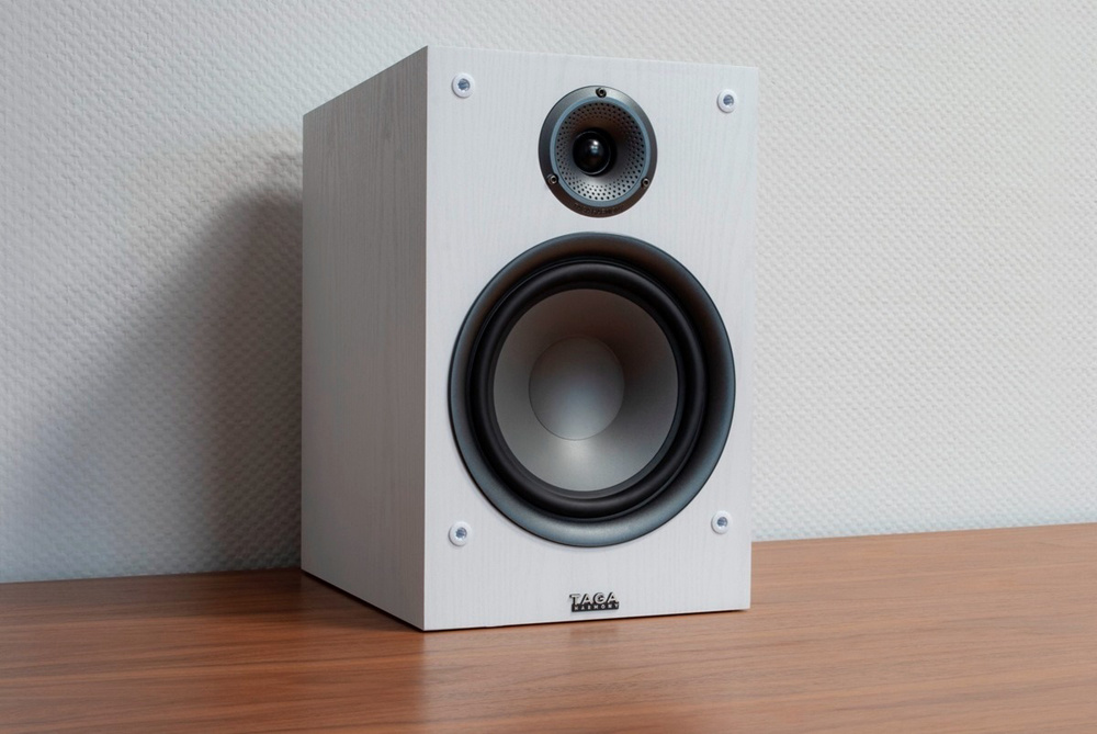 Taga Harmony TAV-807B stativhögtalare, vitt par