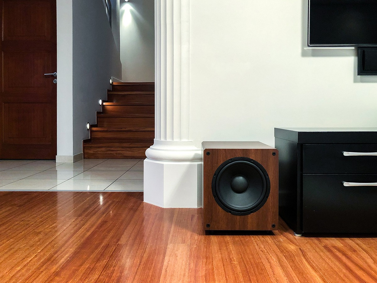Taga Harmony TSW-90 v4 aktiv subwoofer, valnöt