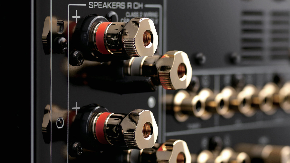 Yamaha A-S2200 stereoförstärkare med VU-mätare & Vintage-design, svart