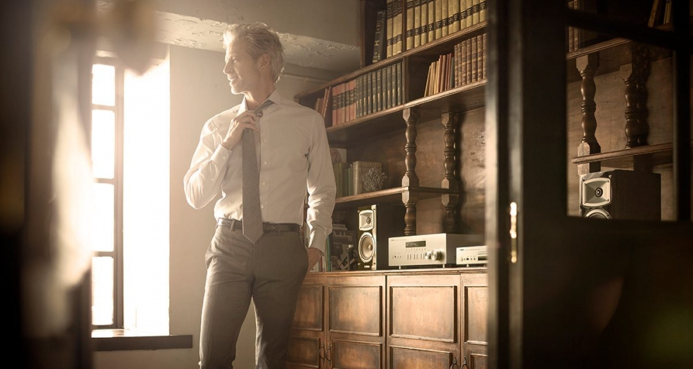 Yamaha R-N303D nätverksreceiver, svart